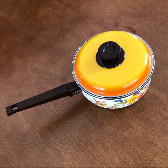 vintage Sweet Flowers saucepan with lid - Picture 2 of 6